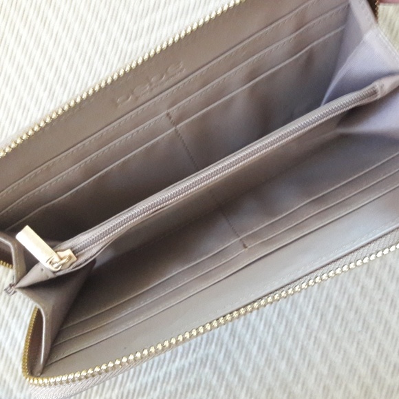 NWT BEBE JANE ZIP ARROUND WALLET WRISTLET CASE - Picture 4 of 5